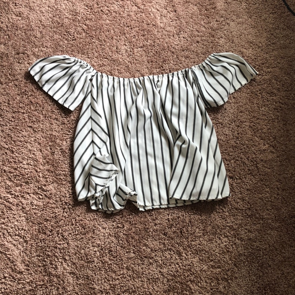 Off the shoulder short sleeve blouse